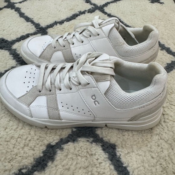 White On Cloud Sneakers 8.5 UEC - Picture 1 of 6